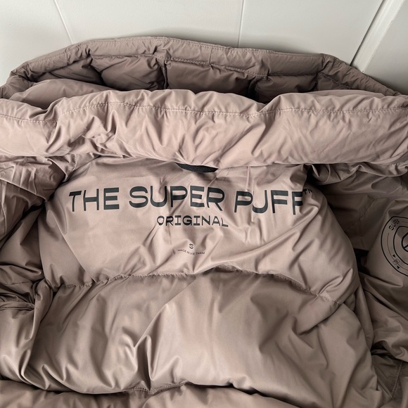 The Super Puff - Aritzia - Size Small in perfect condition - Picture 3 of 6